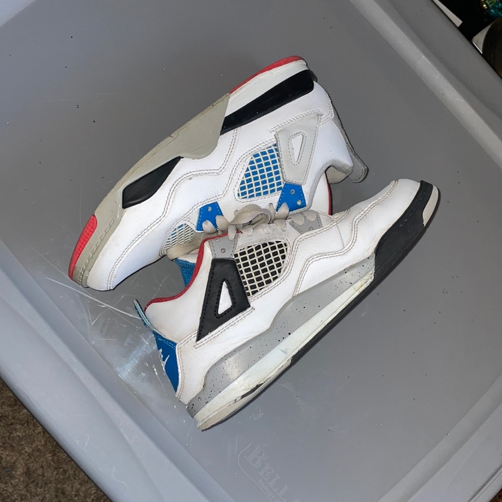 Boys Jordan 4’s